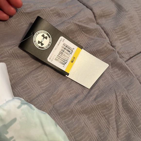 Mint green under armour shorts, never worn! - Picture 3 of 5